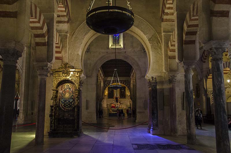 Córdoba 040 - Mezquita Catedral - interior.jpg